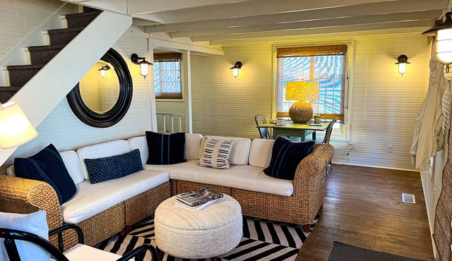 Modernized, 100+ year-old Clear Lake Cottage just steps from the lake & PM Park.