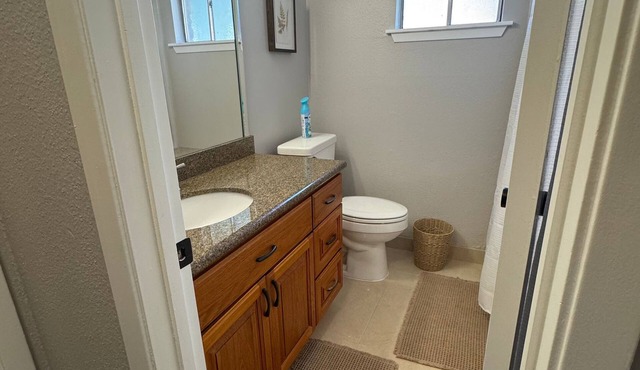 Modernized 3 Bedroom Getaway close to Houston & Galveston!