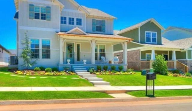 Modernized 4 BR Farmhouse. Close proximity to I-35. Only 20 minutes to OKC.