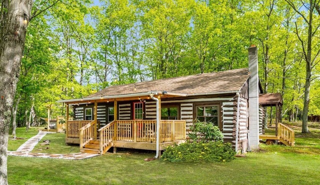 Modernized Log Cabin w Hot Tub, Fire Pit & Views!