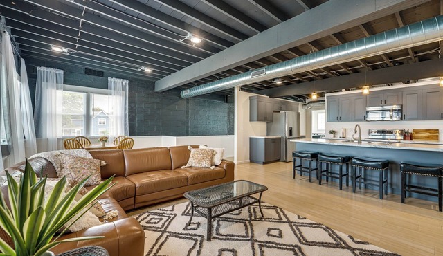 Modernized St Clair Apartment: Walk to Boardwalk!