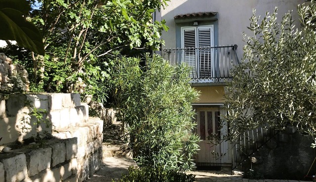 Modernized stone house with garden - center of Cres