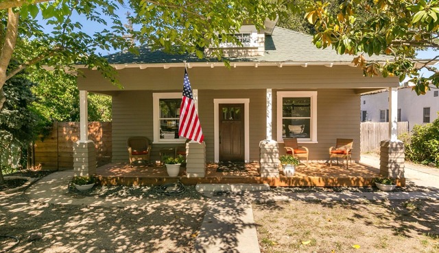 Modernized turn of the century Craftsman NO CLEANING FEES, Uptown District