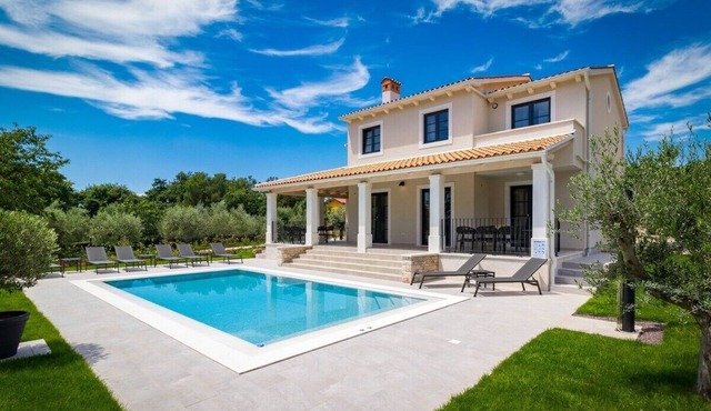 Modernly designed villa located near Pula