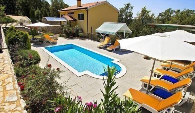 Modernly equipped holiday home in a quiet location