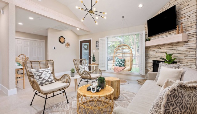Modernly Renovated Family Home w/Double Swing, 4TVs, Pets OK & Backyard Firepit