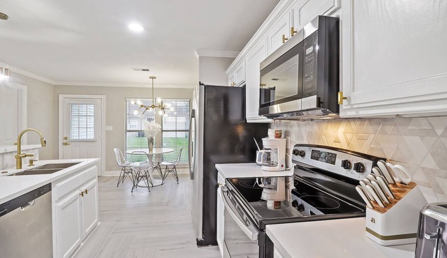 Modernly Styled Home - 30 minutes away from New Orleans Airport & Baton Rouge