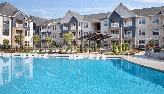 Moderno Kitchen 3BR BSMT PrivateBack Entry