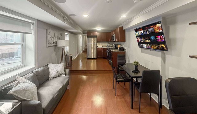 Modest 2BR Stay by Independence Hall | Sleeps 6