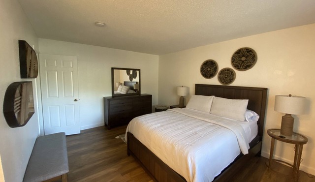 Modesto 2 Bdrm/2 Ba unit in gated area nr shopping, eateries, in unit wash/dryer