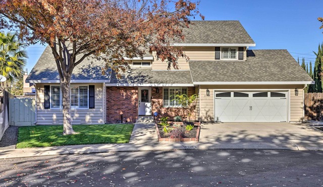 Modesto Home w/Deck - 2 Mi to Vintage Faire Mall