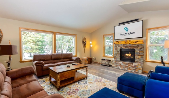 MODO06 - Huge Home, 3 King Ensuites, A/C, Gas Fireplace, Ping Pong, Bikes