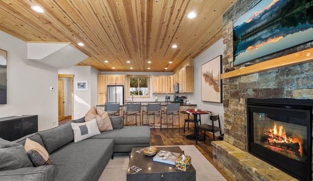 Modrn Lux Ski Chalet Deck Views Fireplace Skiing