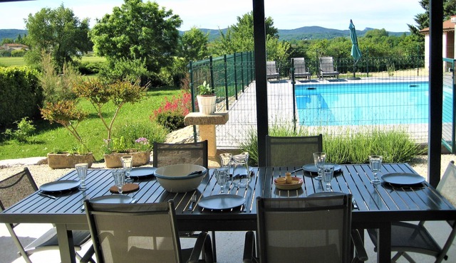 modular villa between Cèze and Ardèche with swimming pool and large fenced garden.