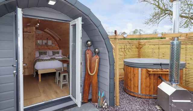 MOEL ARTHUR, romantic, country holiday cottage in Denbigh