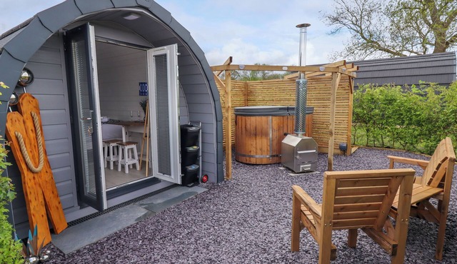 MOEL FAMAU, romantic, country holiday cottage in Denbigh