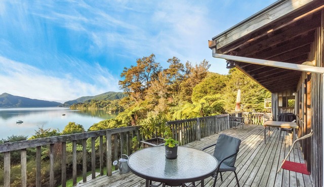 Moetapu Bay Bliss - Marlborough Sounds Retreat