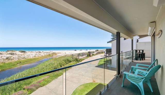 Moeys: Perfect Beachfront Escape for Family Gatherings or Friends’ Getaways