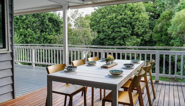 Moffat Beach Gem - Steps to Surf, Trails & Cafes