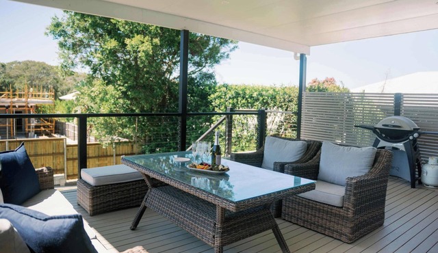 Moffat Beach Abode—Pet-friendly Escape by the Sea