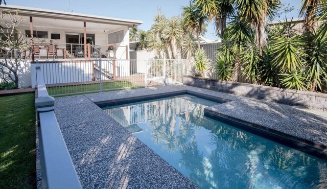 Moffat Beach, Large families & friends unite here!