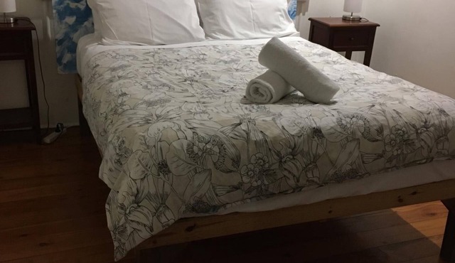 Moffat Beach Shack Pet Friendly, 450m to cafes and beach