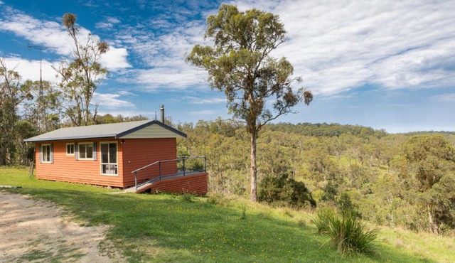 Moffat Falls Cottage overlooking waterfalls and mountains