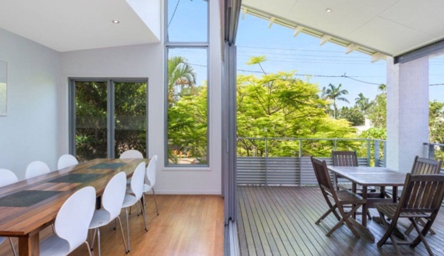 MOFFAT RETREAT - Enjoy the refreshing sea breezes whilst overlooking the landscaped garden