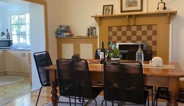 Mohill Cottage 1800’s settlers cottage in the Heart of Port Elliots township