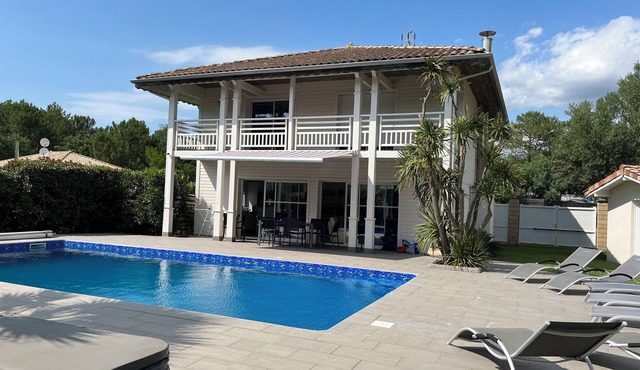 MOLIETS PLAGE villa with jacuzzi and heated pool