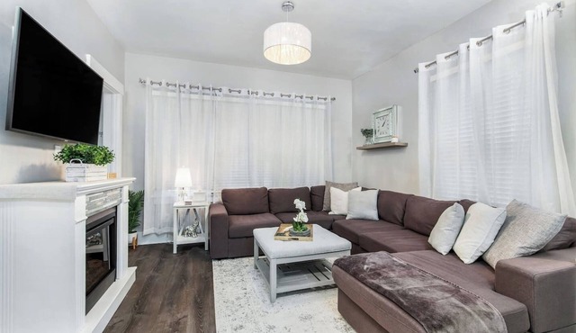 Moline Landing Cozy 2BR/2BA Home | Pet-Friendly