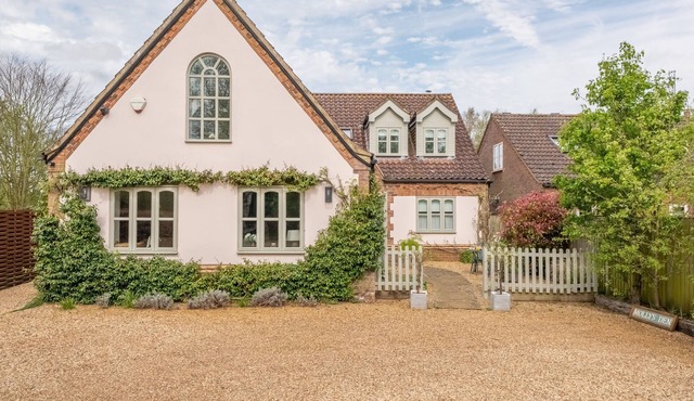 Molly's Den, Roydon, Norfolk