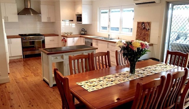 Molly's On Mount View