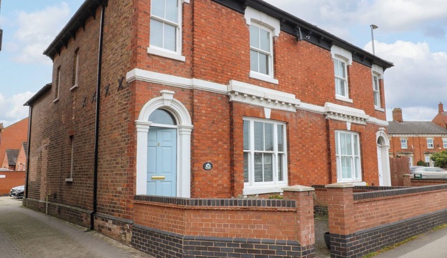 MOLLY'S WAY, pet friendly, with a garden in Melton Mowbray