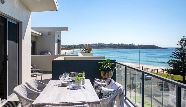 Mollymook Luxury Beachfront Apartment 10 - Stunning top-floor apartment with expansive ocean views