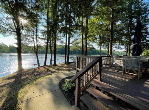 Mom & Pop's: Waterfront,Nature,Togetherness