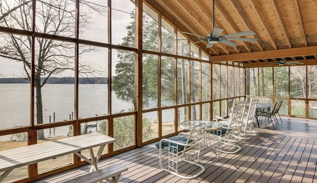 ‘Mom’s Cabin’ on Lake Wylie w/Private Dock!