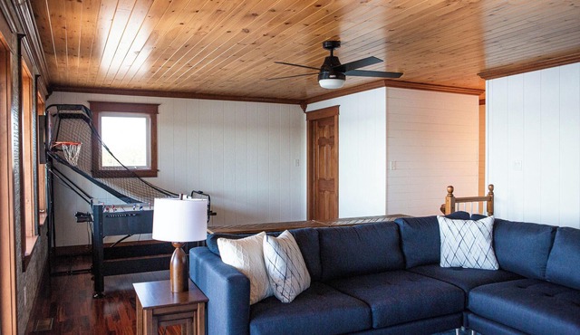 Moments Cottage | Waterfront Spa