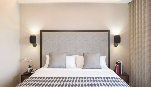 Moments Away From The Iconic Manhattan Bridge