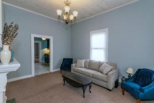 Moments to Chattahoochee-Cottage - Walk-To-Dining