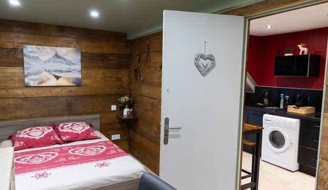 Mon p'tit Chalet-Apartment-Apartment-Ensuite with Shower-Countryside view