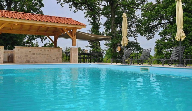 "Mon rêve" villa situated on river Lot, ideal for families and groups relaxation