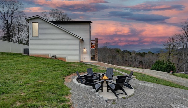 Mon Trèsor, Mountain Views with hot tub and deck