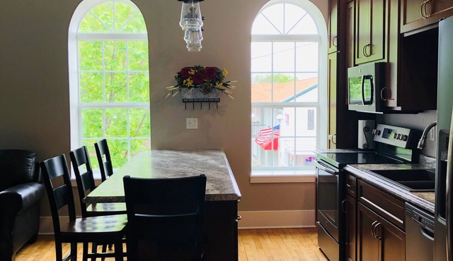Mona K's-Little Green Rental