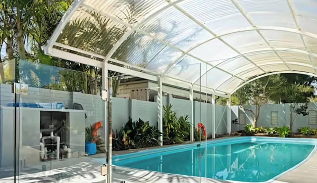 Mona's Lakefront Bliss - Pool, Sauna, Views