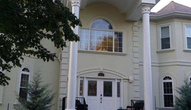 Mona's-luxurious 810-SF 2 Bedrooms, 2 full Baths, Beautiful & Bright Apartment.