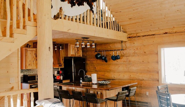 Monarch Hideaway - Modern cabin 5 miles to slopes!