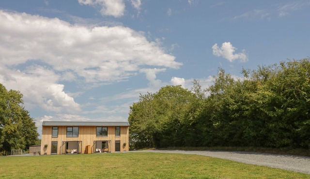 MONARCH'S BARN, pet friendly, with a garden in Droitwich Spa