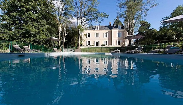 Monciaux Castle Swimming pool and tennis (16/18 people)