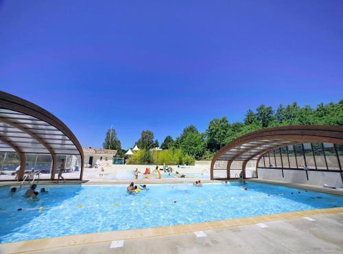 Monclar Escape with Tennis & Shared Pool